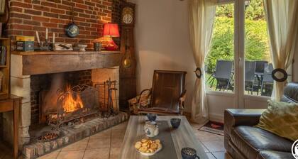 Spacious family cottage with garden and fireplace in Picardy