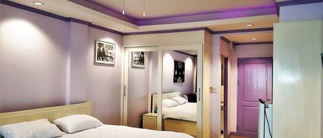 1 bedroom, bed sheets