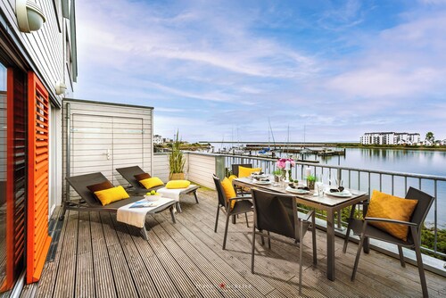 Ab ans Meer - 1. Reihe am Wasser, 2 Etagen, Sauna, Badewanne, Balkon, Kamin