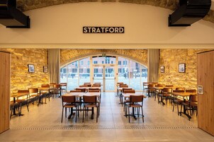 Πλήρες πρωινό καθημερινά (12 GBP/άτομο)