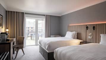 Suite Deluks, 2 Tempat Tidur Double, balkon (Quay View) | Brankas, meja kerja, ruang kerja ramah laptop, dan kedap suara