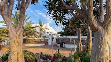 Vista frontal de la propiedad