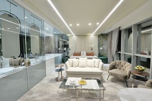 Elite Suite, Jetted Tub | Egyptian cotton sheets, premium bedding, down comforters