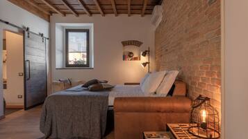 3 camere, una scrivania, ferro/asse da stiro, Wi-Fi gratuito