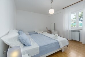 2 bedrooms, iron/ironing board, WiFi, bed sheets