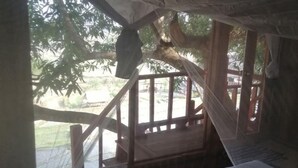 บ้านต้นไม้สำหรับครอบครัว, ห้องน้ำรวม, วิวภูเขา | วิวจากห้องพัก
