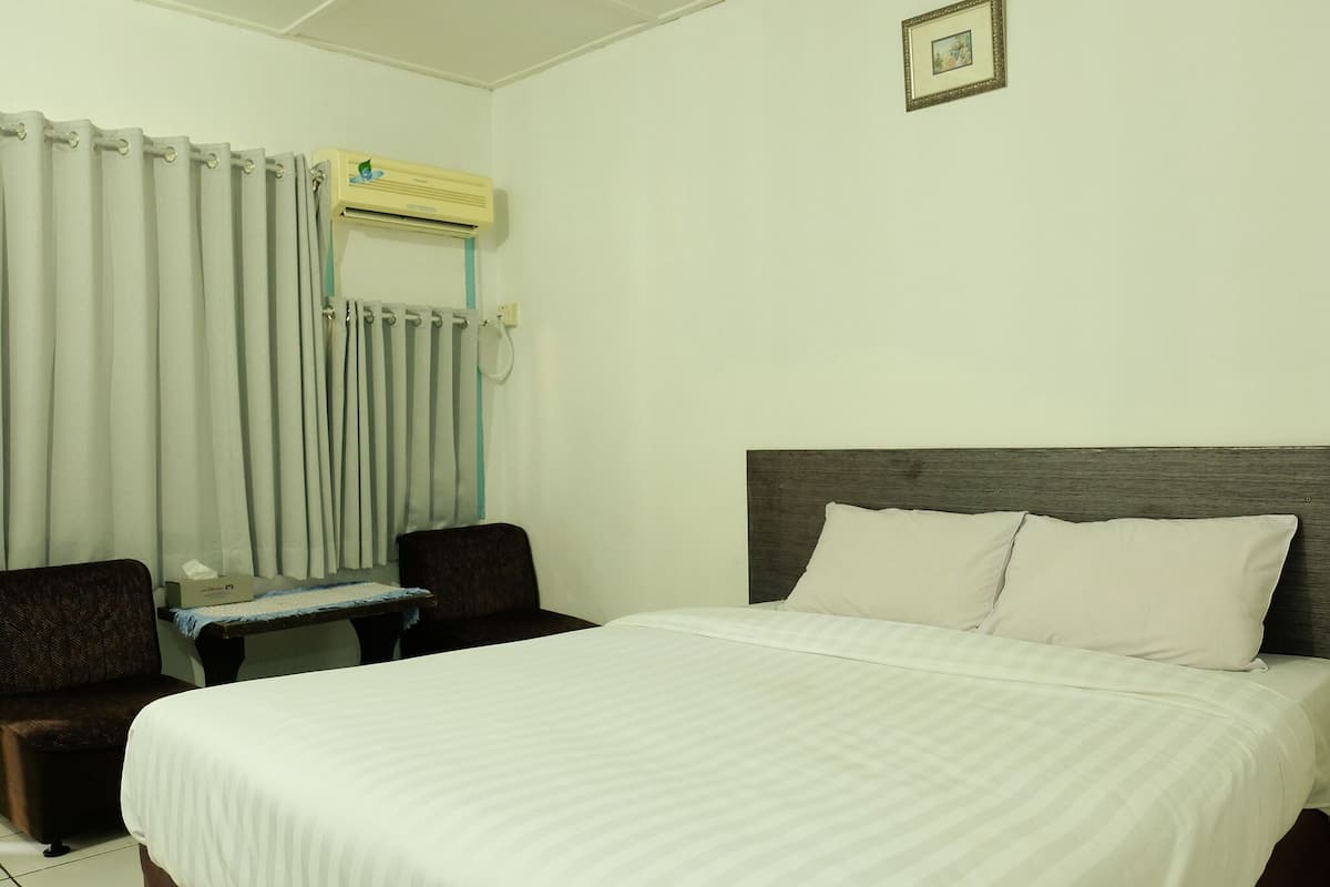 Deluxe Double Room | Desk, rollaway beds, free WiFi, bed sheets