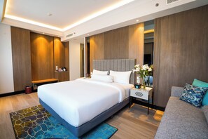Executive Double Room | Premium bedding, desk, laptop workspace, soundproofing - Deka Hotel Surabaya HR Muhammad (Surabaya)