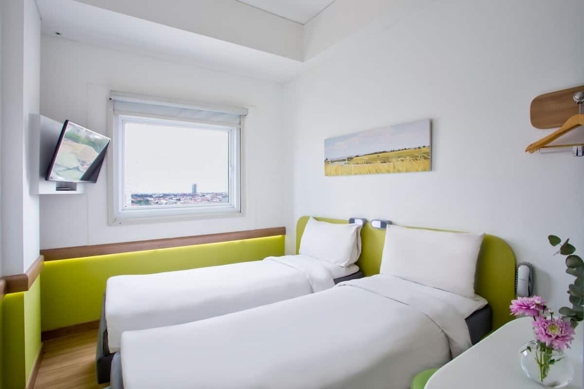 Standard Twin Room | 1 bedroom, premium bedding, desk, laptop workspace