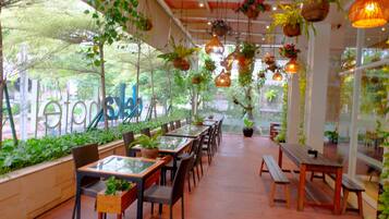 Breakfast, lunch and dinner served