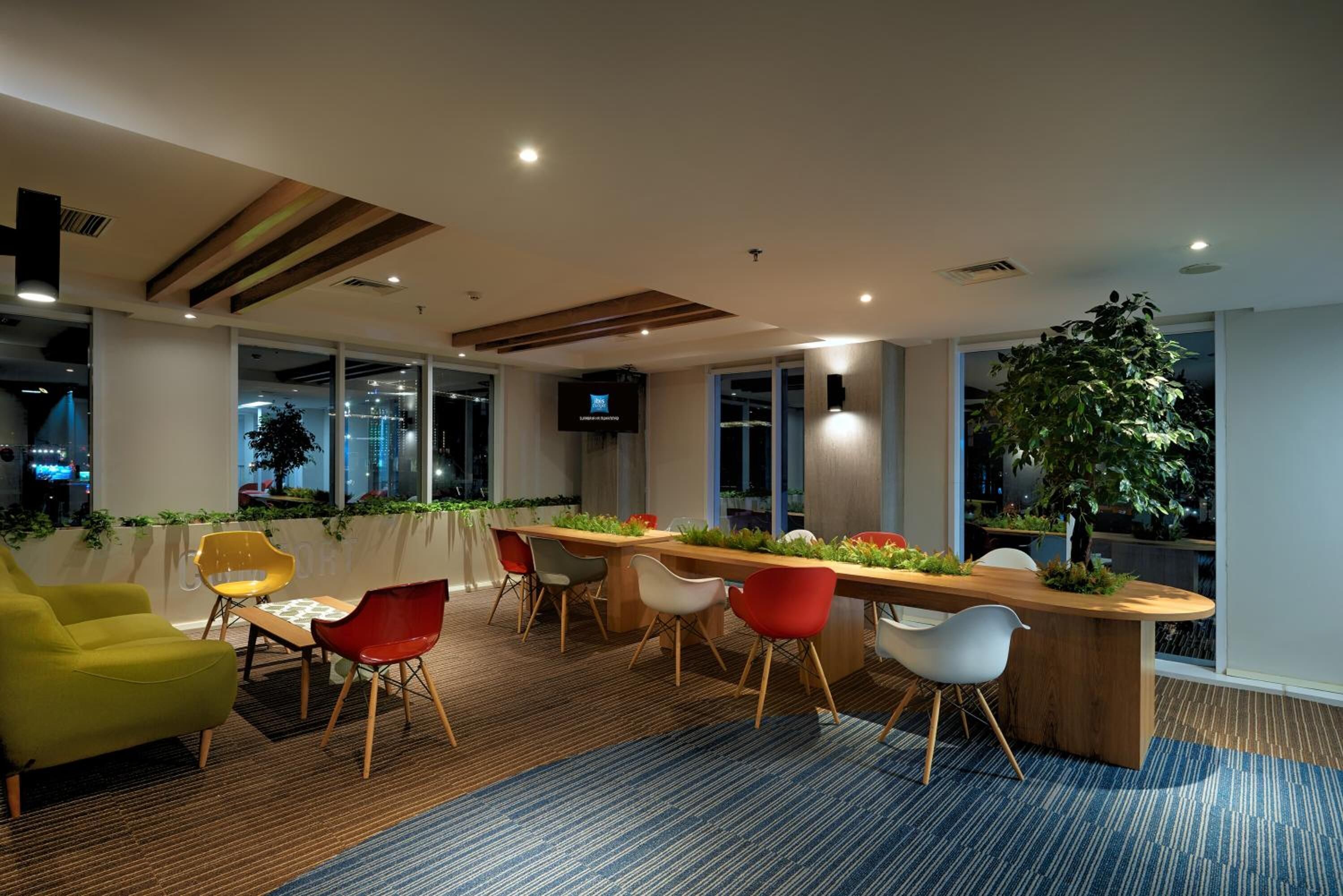 Petit déjeuner, déjeuner et dîner servis sur place