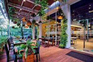Terrace/patio - Deka Hotel Surabaya HR Muhammad (Surabaya)