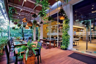 Deka Hotel Surabaya HR Muhammad