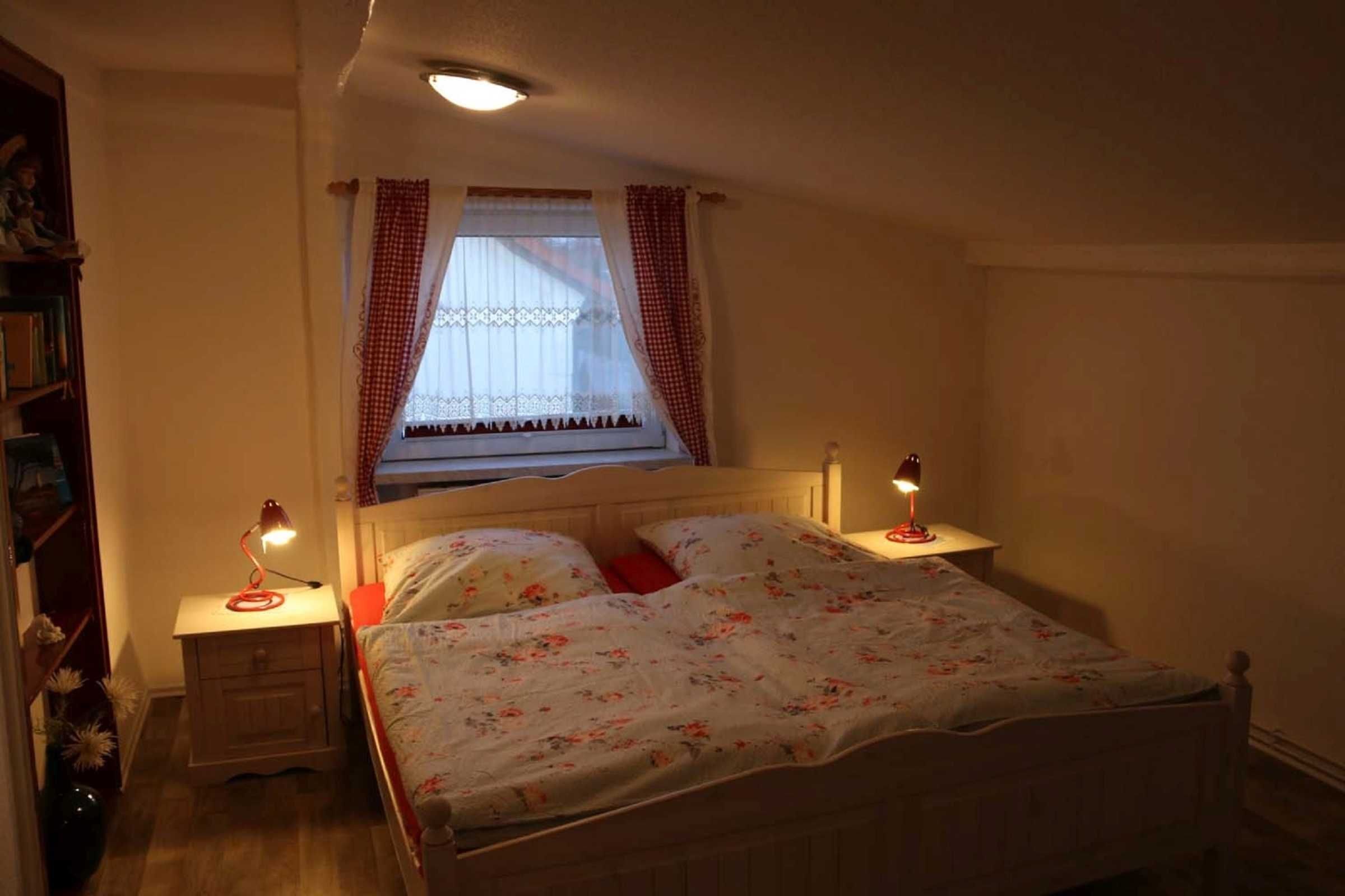 1 bedroom, bed sheets