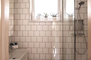 Apartment, 1 Schlafzimmer | Badezimmer | Dusche, kostenlose Toilettenartikel, Haartrockner, Handtücher