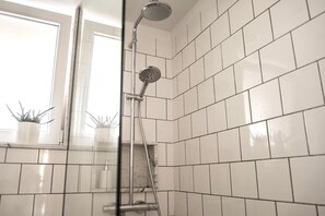 Apartment, 1 Bedroom | Bathroom | Shower, free toiletries, hair dryer, towels - P&O Apartments Corazziego Metro Ratusz (Warsaw)