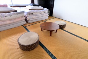 Chambre Tradition, salle de bains commune (Japanese Style)
