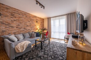 Apartment, 2 Schlafzimmer | Wohnbereich | Flachbildfernseher