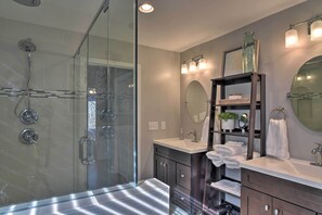 Free toiletries, hair dryer, towels - Large Lavonia Home w/ Party Dock on Lake Hartwell! (Lavonia)