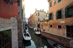 A narrow canal in Venice with boats docked along the sides. - San Polo 1948 (Venice)