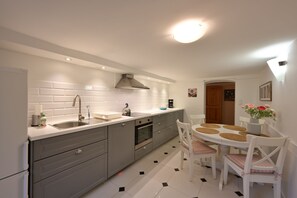 Lägenhet | Eget kök | Kylskåp, ugn, spishäll och diskmaskin