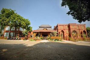 Front of property - Golden Classic Hotel Bagan (Nyaung-U)