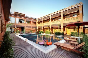 Outdoor pool - Golden Classic Hotel Bagan (Nyaung-U)