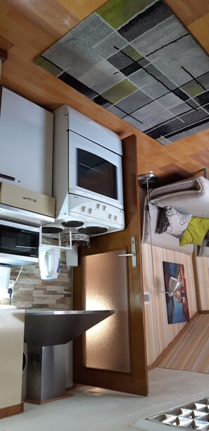 Geladeira, micro-ondas, fogão, cooktop