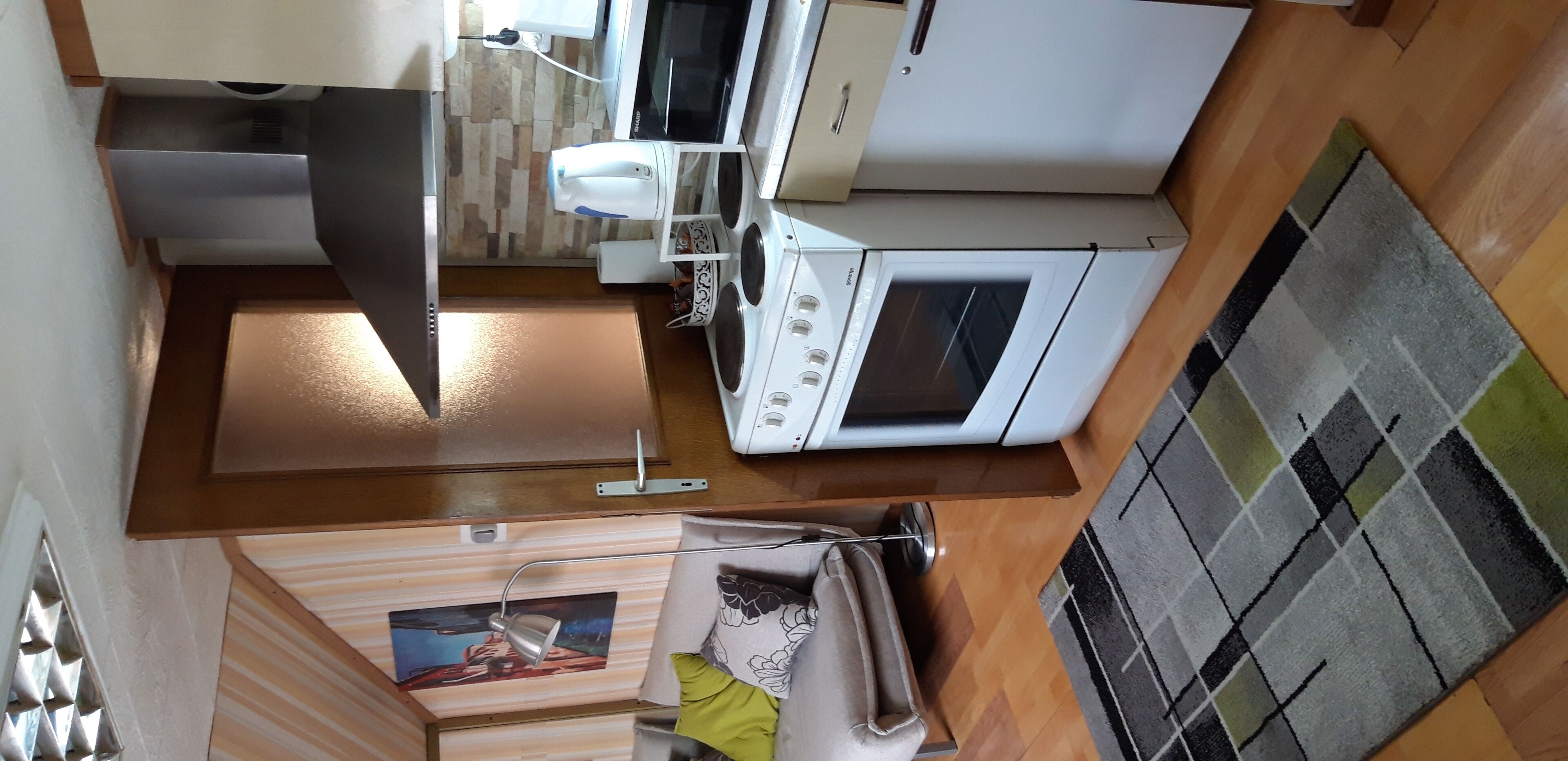 Kühlschrank, Mikrowelle, Ofen, Herdplatte