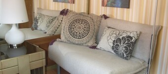 STUDIO GREEN   near city center, free parking, wifi, at banks of river Sava