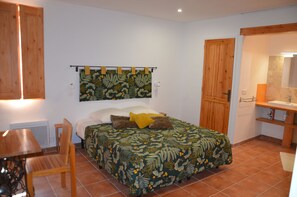 3 bedrooms, iron/ironing board, travel cot, free WiFi - Petite Bastide Avec Belle Vue, Terrasse 90m2, Piscine Sans vis a vis (VILLARS, Provence Cote d'Azur)