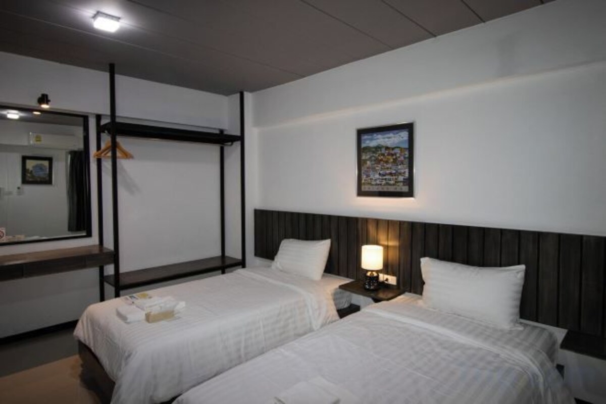 Desk, WiFi (free), bed sheets