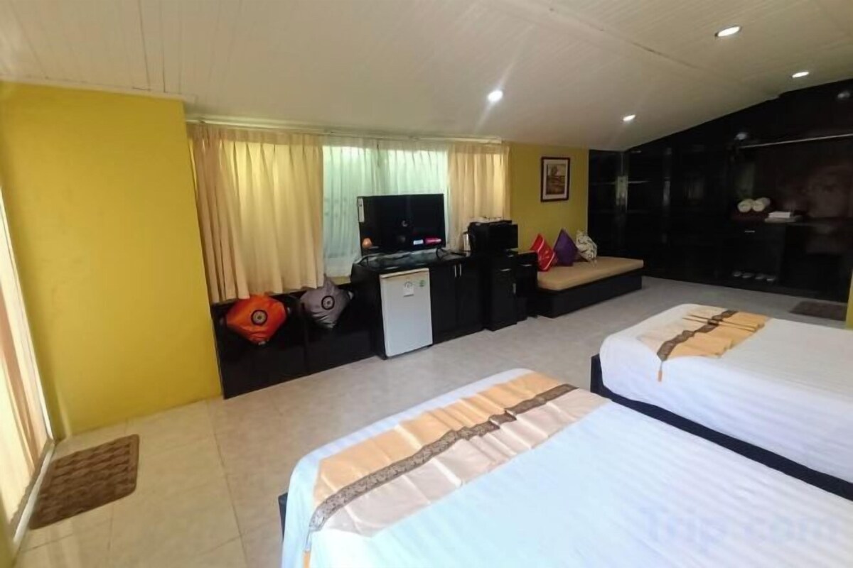 Deluxe Twin Bedroom (Near The Parking Area)