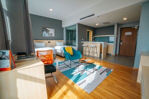 Studio City View | Living area | Flat-screen TV - Swiss-Belhotel Kuantan (Kuantan)