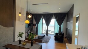 Regal Balcony Sea View | Living area