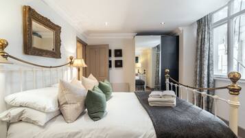 Apartment | 2 bedrooms, laptop workspace, iron/ironing board, free WiFi