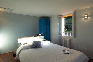 1 bedroom, iron/ironing board, bed sheets