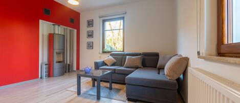 Apartment | Living room | 40-inch LCD TV with digital channels, TV