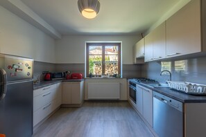 Leilighet | Eget kjøkken | Kjøleskap, ovn, kokeplater og oppvaskmaskin