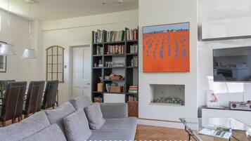 Departamento de lujo | Área de sala de estar | Televisión de pantalla plana