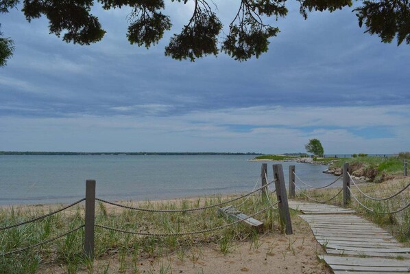 Beach - Howard House - Modern Comfort in Downtown Baileys Harbor (Baileys Harbor)