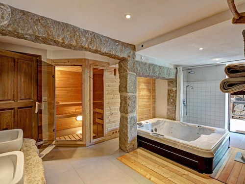 Rural Charm with Private Pool and Pets Allowed