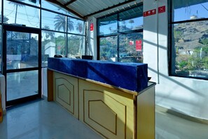 ฝ่ายต้อนรับ