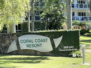 Property grounds - Secluded tropical apartment (Palm Cove)