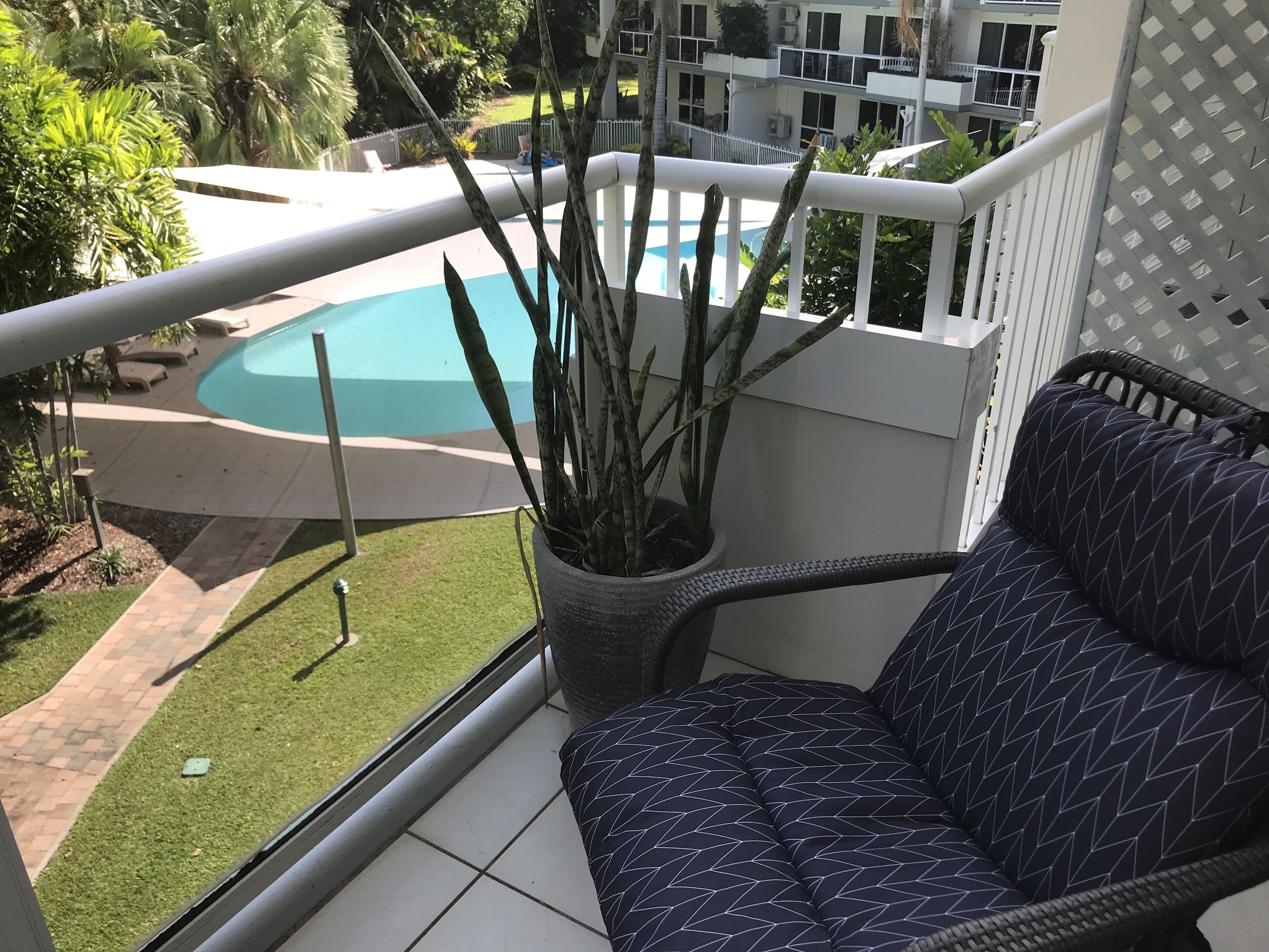 Secluded tropical apartment — image 16