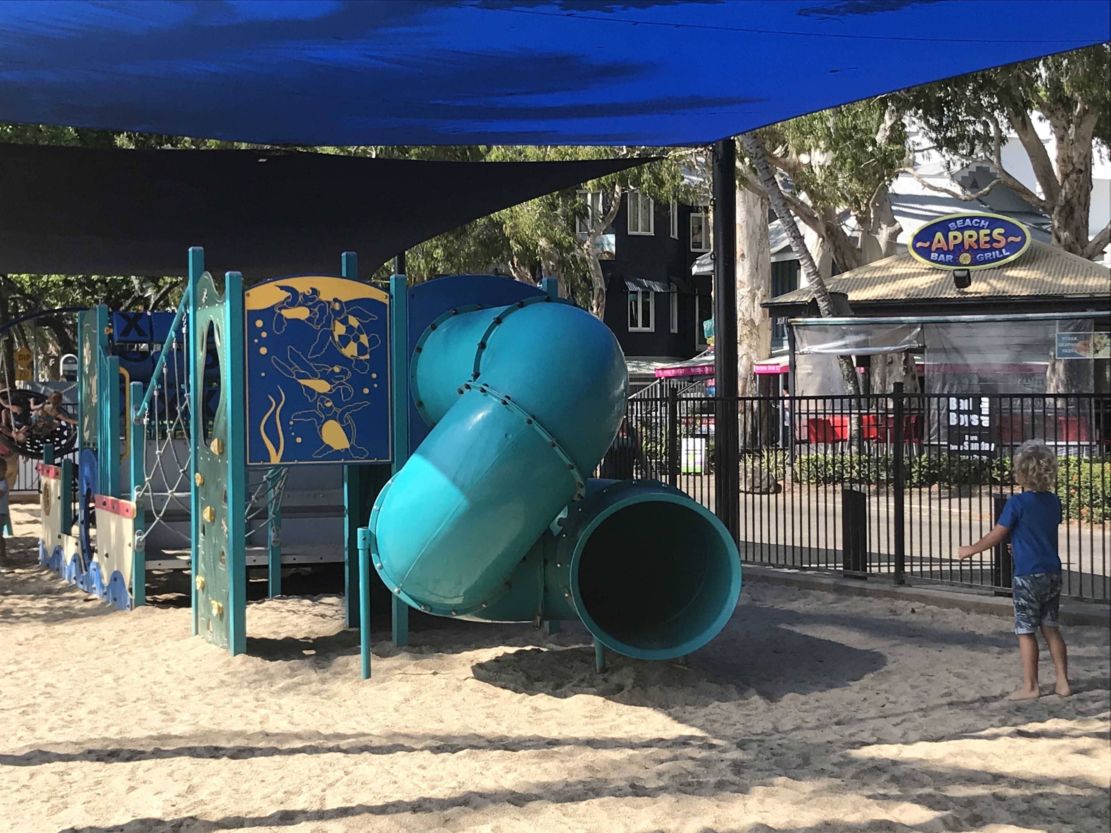 Secluded tropical apartment — image 30