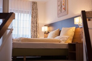 Individually decorated, individually furnished, laptop workspace - Pension EulenNest (Laubach)