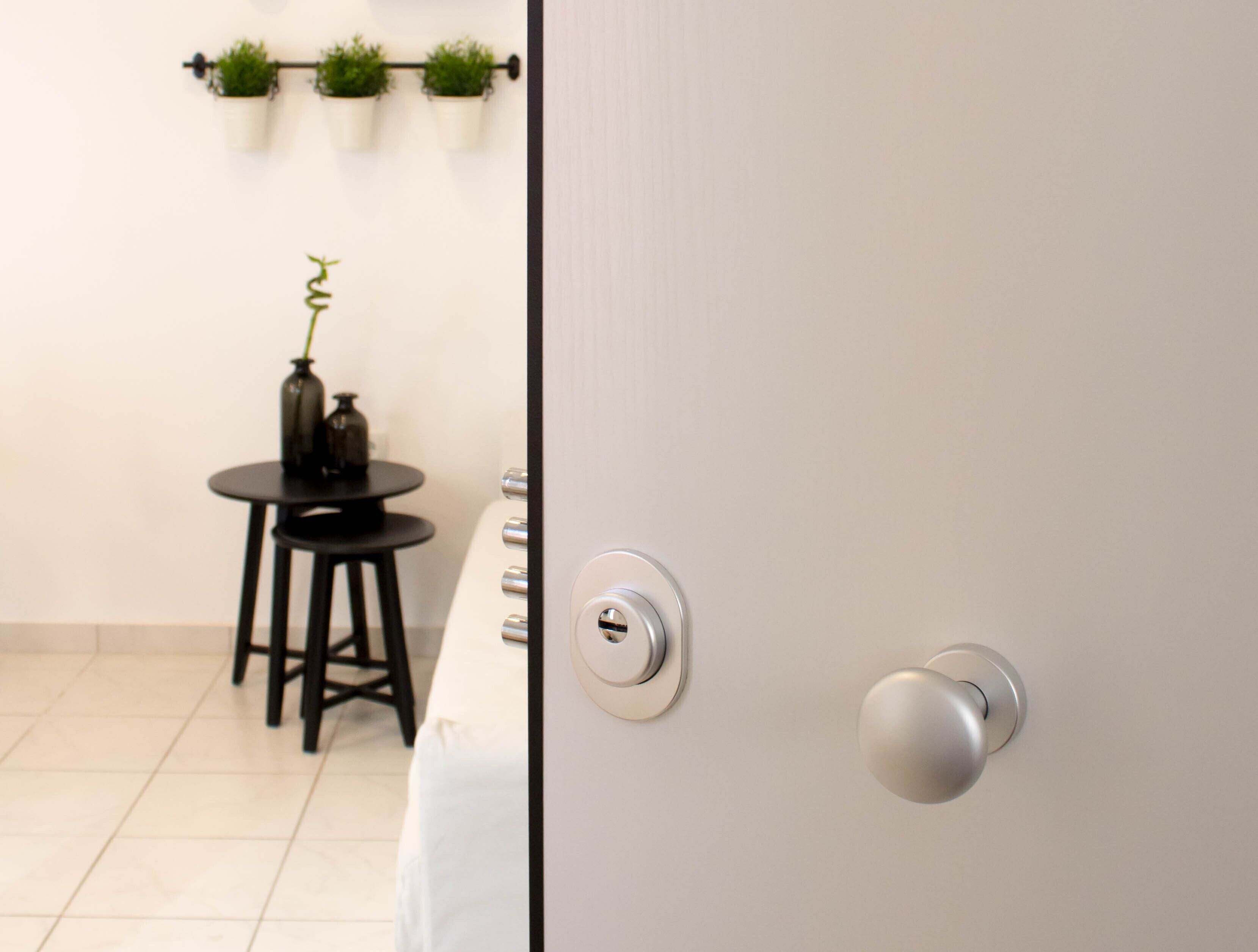 City Apartment (SSA 6) | Living area | Flat-screen TV