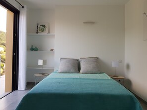 3 bedrooms, soundproofing, iron/ironing board, bed sheets - New architect designed villa with sea view (BELVEDERE-CAMPOMORO)