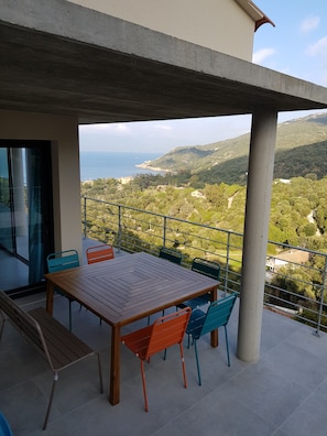 Outdoor dining - New architect designed villa with sea view (BELVEDERE-CAMPOMORO)